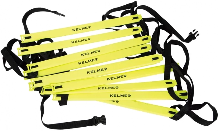 Тренировочная лестница KELME AGILITY TRAINING LADDER 12pcs/6M  K16XLQC011-2 Координационная лестница — это простой тренажёр, который позволяет развить свои скоростные навыки на коротких дистанциях, а также маневренность, выносливость, силу и повысить уровень контроля над своим балансом тела. Лестница имеет 12 ступеней шириной 6 м.